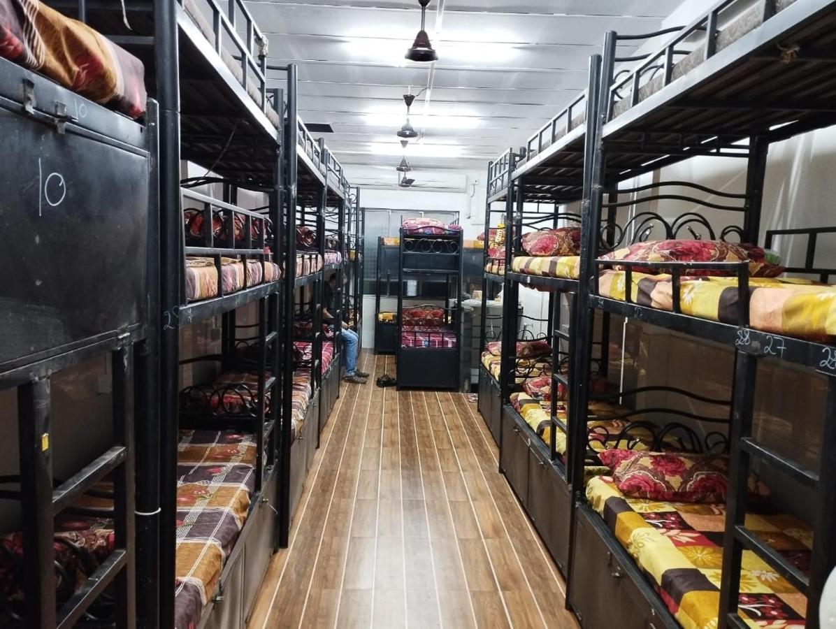 Хостел Shree Balaji Ac Dormitory Тхане Экстерьер фото